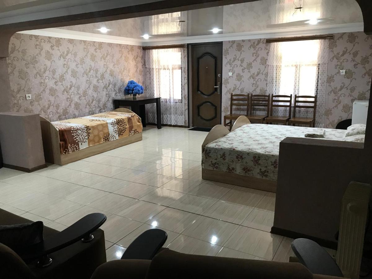 Гостевой Дом "Амза" Bed and Breakfast Tqvarcheli Buitenkant foto